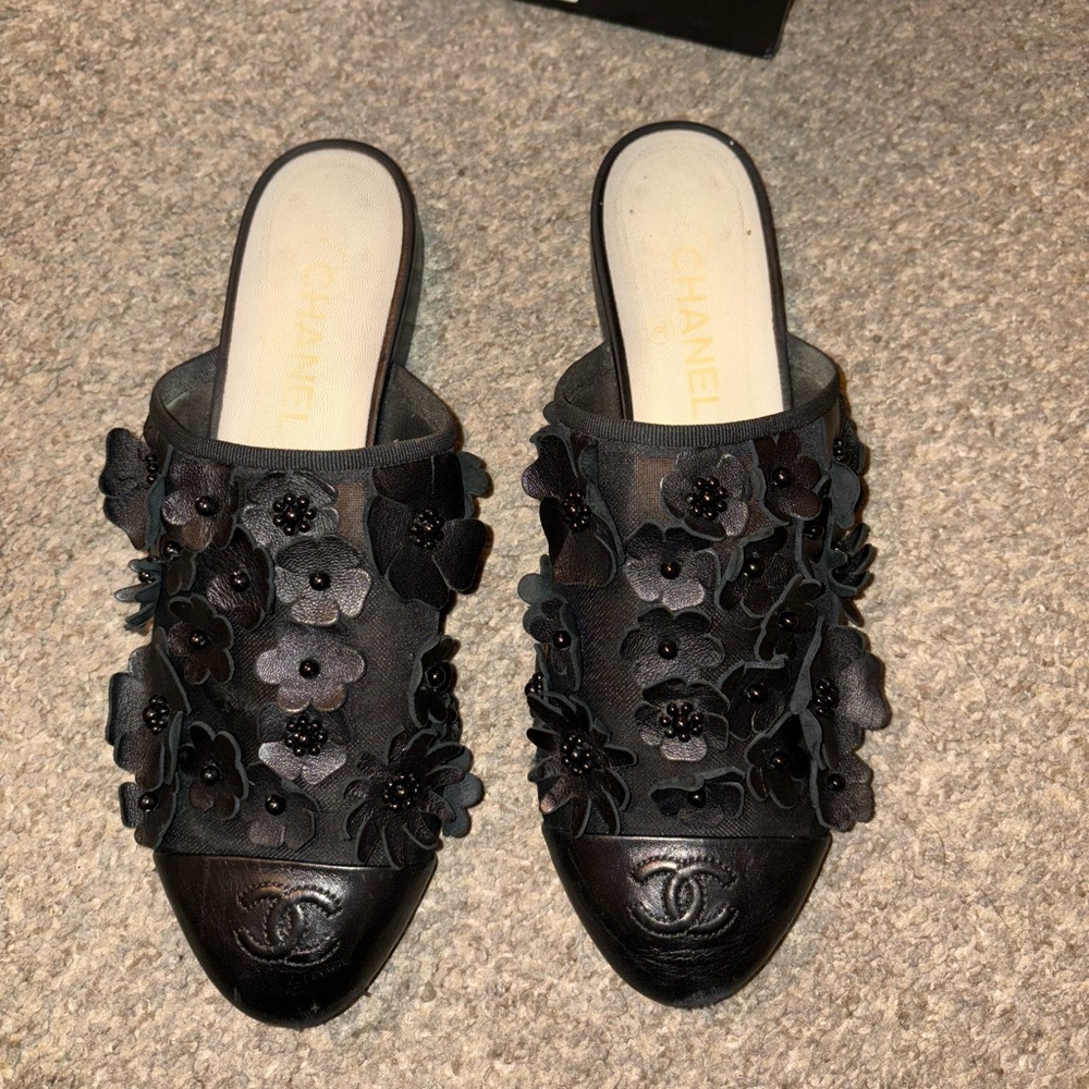 CHANEL Flower Sheer Black Leather flats/slippers/mules CC Logo